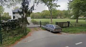 Auto dumpen voor de buren