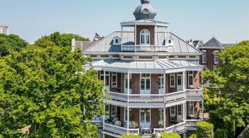 voetbalmakelaar rob jansen verkoopt villa den haag