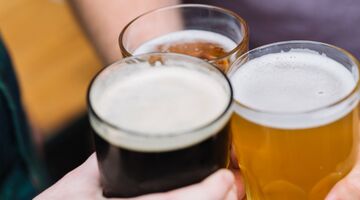 wanneer drink je te veel alcohol