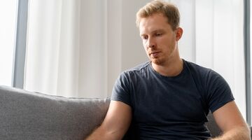 Vrouw bedriegt me ontdekking via brief