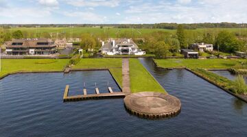 villa vinkeveen met helikopterplatform