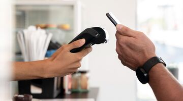 mensen geven minder fooi