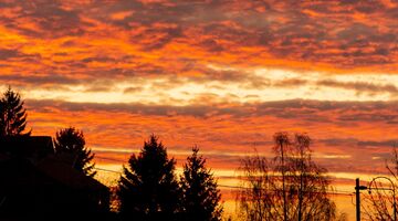 rode lucht door saharazand