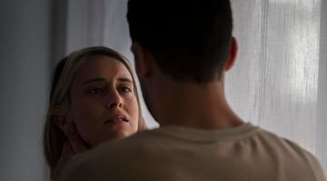 vriendin gaat vreemd met zoon