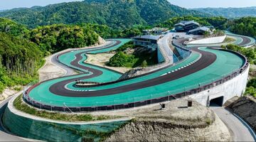 japanse miljardair bouwt eigen racetrac Magarigawa Club