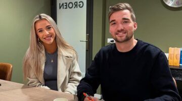 Gio Latooy en zijn vriendin tekenen een contract omtrent hun woning in Dubai