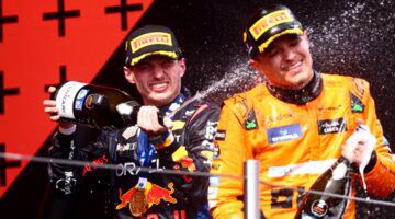 Max Verstappen en Lando Norris vieren samen feest op het Podium van de Grand Prix van Emilia Romagna