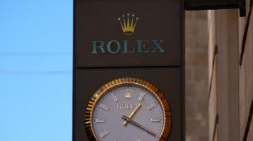 Een bord,, hangend aan Rolex-boutique