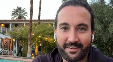 Phil Schraeder aan het zwembad