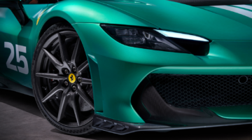 Detailshot van de voorkant bij Ferrari 296 Speciale