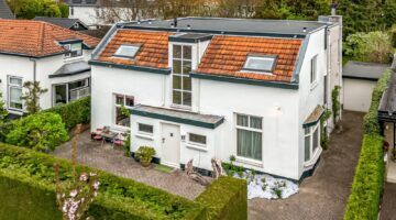 De voorzijde van de villa van Henk Temming.