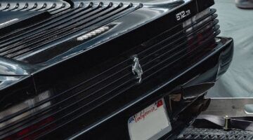De achterzijde van de Ferrari van Michael Jordan.