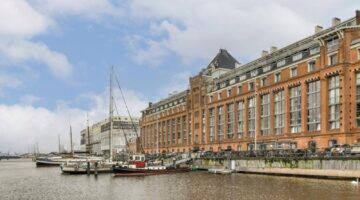 De buitenzijde van het appartement van Eric Kuster.