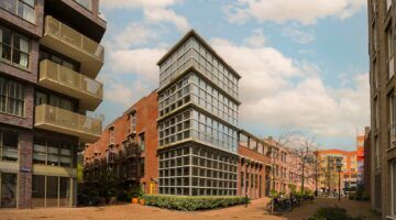 Het exterieur van de Amsterdamse villa.