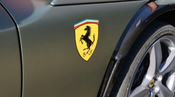 Het logo van een Ferrari Purosangue