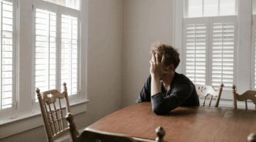 jongeren helemaal gestresst door de torenhoge prijzen voor particuliere huurwoningen