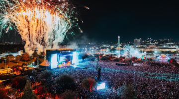 Astroworld in de avond gefotografeerd tijdens eerdere edities