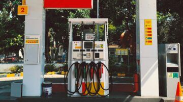 een van de tankstations waar sinds kort ook zomerbenzine uit de pomp komt