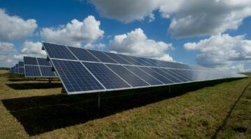Zonnepanelen, die zorgen ervoor dat energie goedkoper wordt.
