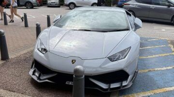De Lamborghini van de foutparkeerder.