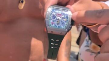 Het horloge dat in het water was gevallen.