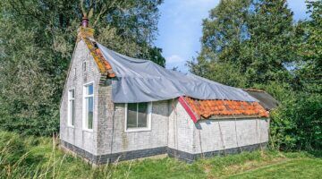Het turfgravershuisje dat momenteel te koop staat.