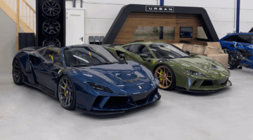 Ferrari N-Largo F8 en Ferrari F8 N-Largo in een garage