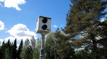 Flitspaal gestationeerd in de bossen