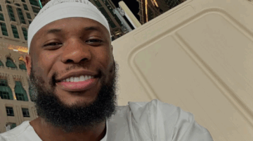 selfie van Sevn Alias oftewel Yousef Abd al-Malik in Mekka