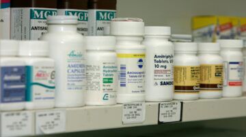 Verzorgingsproducten, waarvoor een Nederlandse drogisterij fiks prijzen rekent.