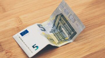 Cashgeld, dat gaan we meer krijgen wegens de toenemende koopkracht in 2026.