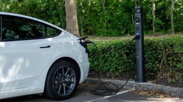 Een van de EV's die duurzamer is dan de meeste benzineauto's.