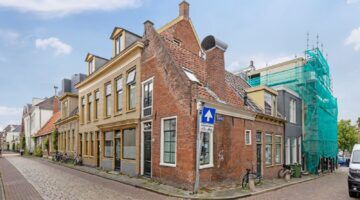 De buitenzijde van het kleinste huis van Groningen.