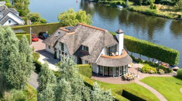 De villa die over een Ferrari beschikt.