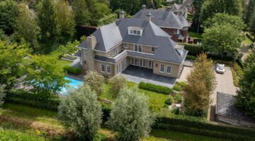 Buitenaanzicht van de nieuwe villa van Jerdy Schouten