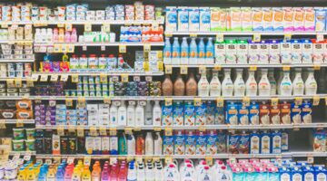 Schap van een supermarkt in het buitenland