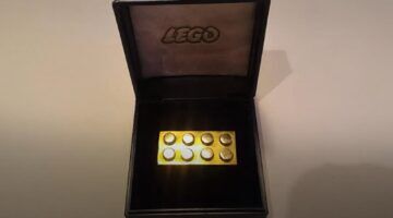 De massief gouden LEGO-steen.