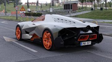 De achterzijde van de duurste Lamborghini.