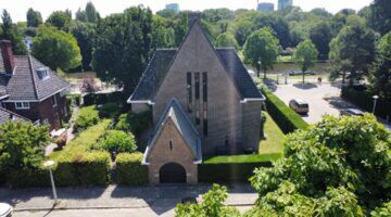 Buitenzijde van een villa in Amsterdam, welke voor 11 miljoen op Funda staat
