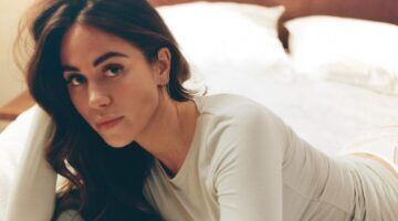 Sarah Puttemans, de vriendin van Viktor Verhulst, in een campagne van Hunkemöller