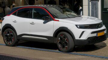 Opel, een van de automerken waarvan modellen zijn teruggeroepen in Nederland wegens brandgevaar