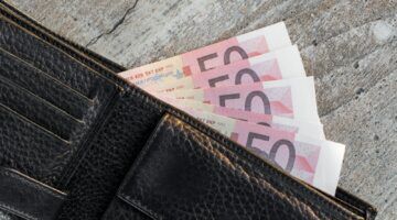 Geld, wat zzp'ers mislopen als ze niet worden uitbetaald.