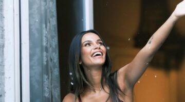 Monica Geuze in de nieuwe campagne van Hunkemöller