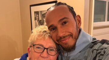 Lewis Hamilton met zijn moeder in kwestie