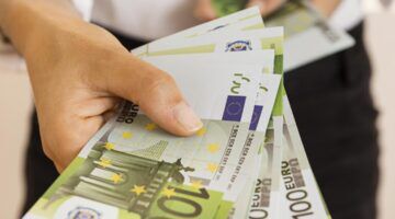 Geld, wat je krijgt bij de eindejaarsuitkering.