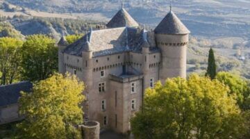 Het te koop staande kasteel in Frankrijk.