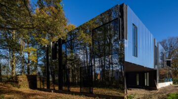 De woning met een bizar exterieur.