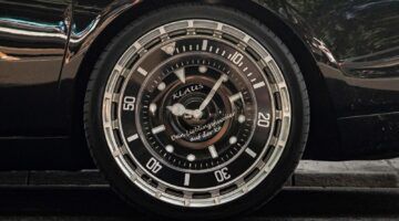 Velg van Rolls-Royce van Klaus Koenigsallee op straat