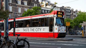 De AmsterTram, waar je in een tram romantisch kan dineren