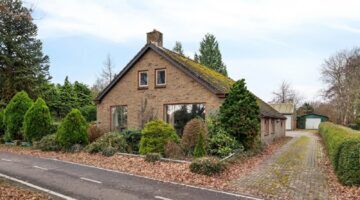 De kluswoning die nu te koop staat op Funda.